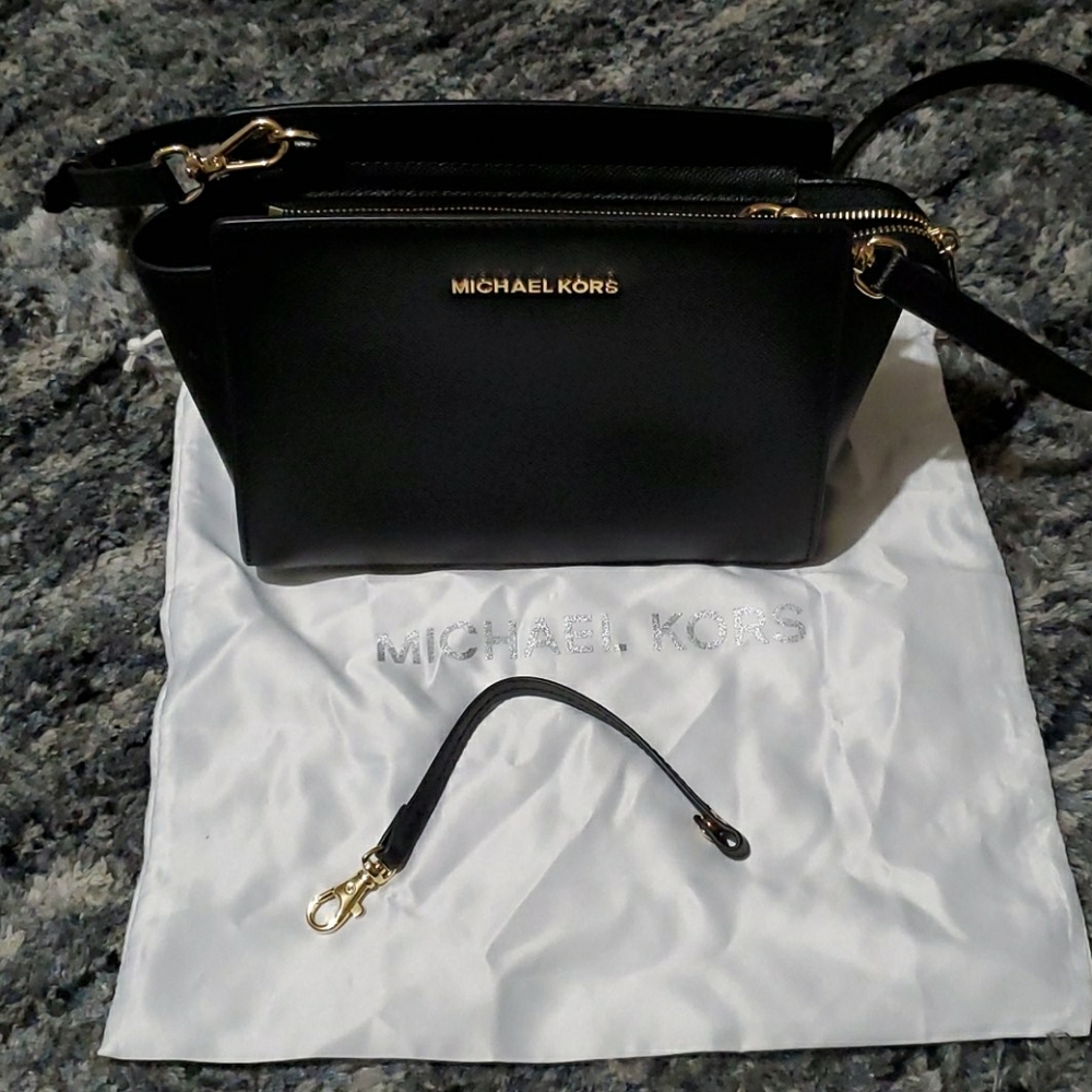 Michael Kors Selma crossbody bag. Saffiano leather